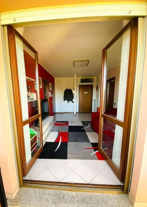 Intero Bilocale Con Terrazzo Vicino A Milano Apartment Mairano Exterior photo