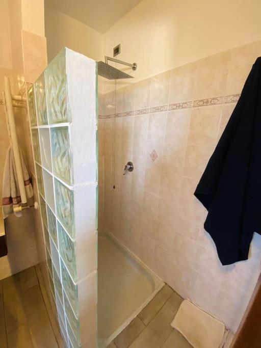 Intero Bilocale Con Terrazzo Vicino A Milano Apartment Mairano Exterior photo